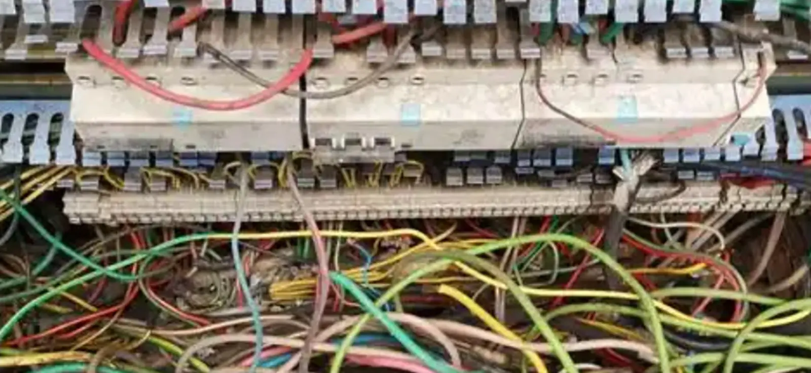 Revolutionizing Electrical Connectivity The DIN Rail Terminal Block Solution (2)